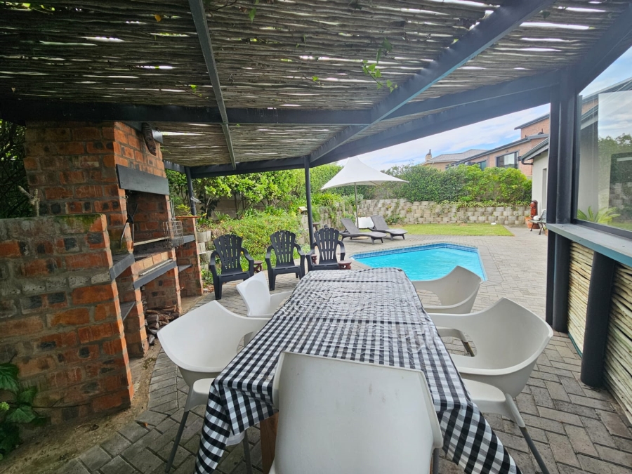 2 Bedroom Property for Sale in Stilbaai Wes Western Cape